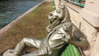 'Çekirdek çitleyen eşek' heykeline saldırı