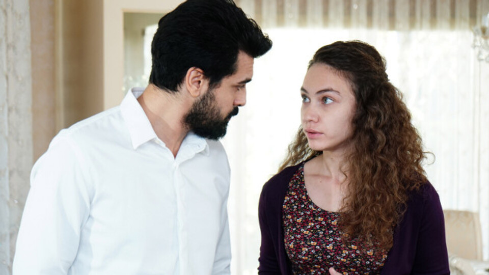 Kalbimdeki Deniz 43. bölüm: Mustafa, Ece'yle ilişkisini riske atıyor