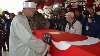 Şehit babasının en acı görevi!