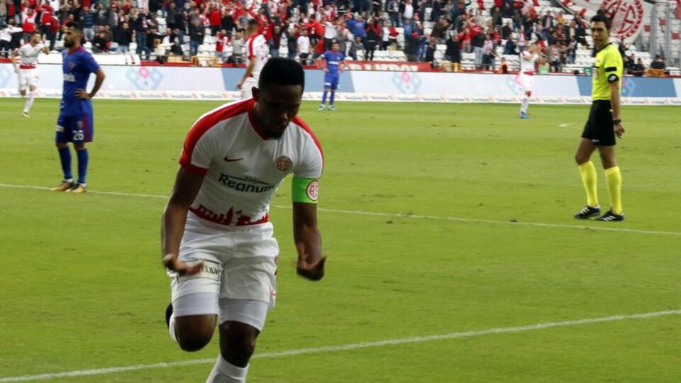 Karabükspor'a bir tek Eto'o yetti!