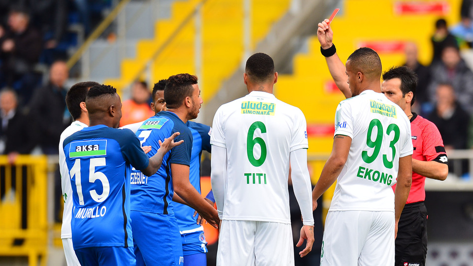 "Titi ikinci sarıdan atılmalıydı"