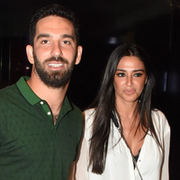 Kapısında saatlerce bekledi!