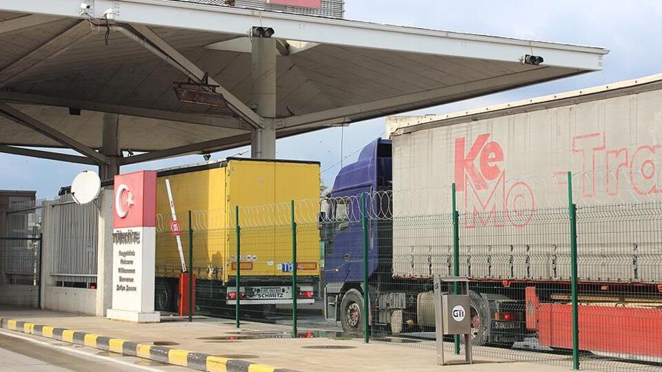 Kapıkule'de 15 kilometrelik tır kuyruğu