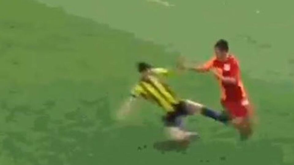 Derbide yaptığı faule tepki yağdı