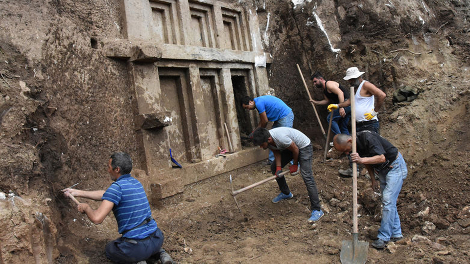 Toprağın 4 metre altında bir kayaya rastlandı! Gerçek sonradan anlaşıldı