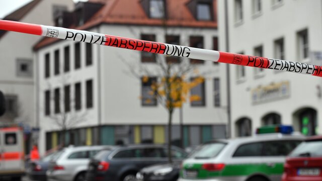 Almanya'da rehine krizi: Silahlı olabileceği düşünülüyor!
