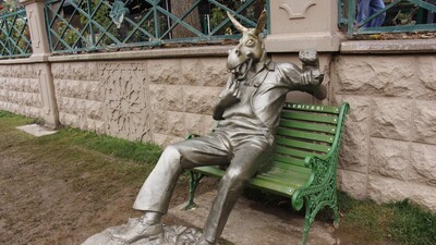 'Çekirdek çitleyen eşek' koparılan kulaklarına kavuştu