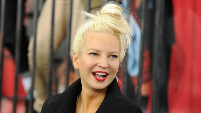 Sia, çıplak fotoğrafını paylaştı