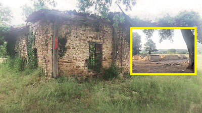 700 yıllık tarihi caminin duvarlarını çaldılar!