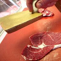 Ucuz et yarışı başladı! Marketler et fiyatlarını düşürdü