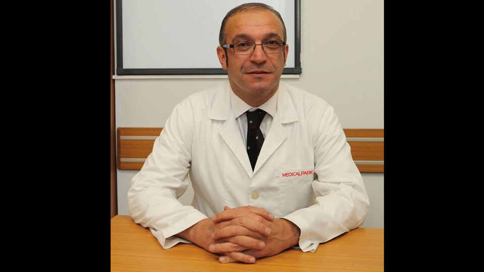 Şiddetli baş ağrısı şikayetiyle hastaneye kaldırılan doktor hayatını kaybetti!