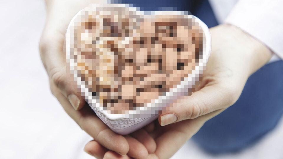 'Sağlıklı' diye avuç avuç yiyoruz! Meğer en büyük kanserojen onların içindeymiş!