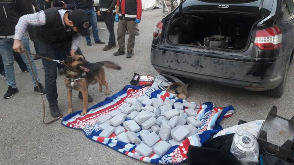 Polisin aracında 40 kilo eroin!