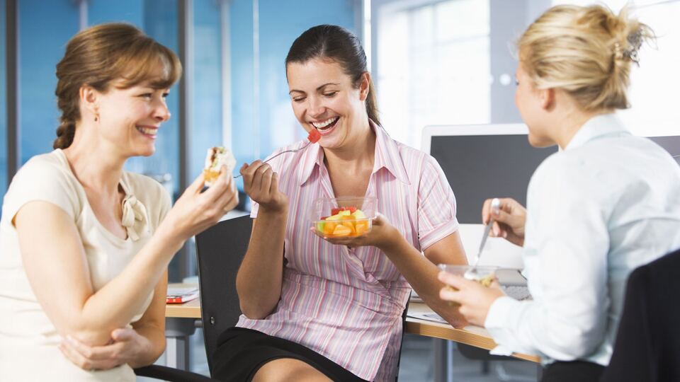 Yoğun tempoda çalışanlar için sağlıklı beslenme tüyoları!