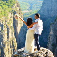 Uçurumun kenarında tehlikeli hatıra! Gelin ve damatların akınına uğruyor