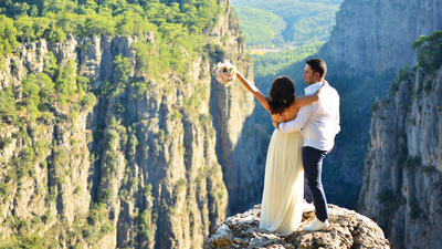 Uçurumun kenarında tehlikeli hatıra! Gelin ve damatların akınına uğruyor
