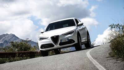 Tarihindeki ilk SUV modeli Türkiye'de... İşte fiyatı