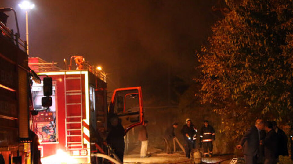 Çekmeköy'de yediemin otoparkında yangın çıktı