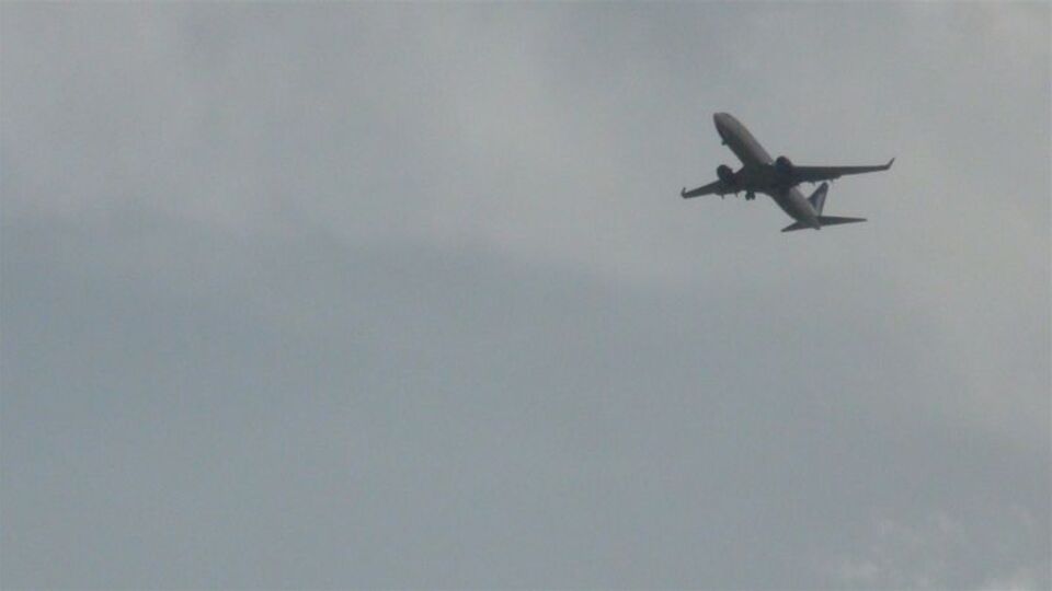 Yer: Atatürk Havalimanı... Pilot anons yaptı, üç uçak pisti pas geçti