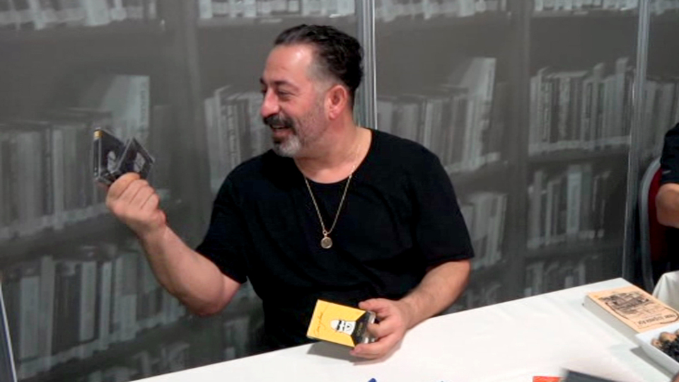 Kasetlerini görünce şaşırdı!