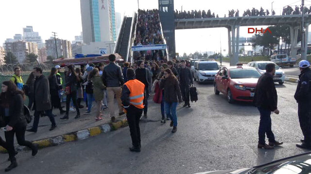 İstanbul Kitap Fuarı'nda haftasonu yoğunluğu