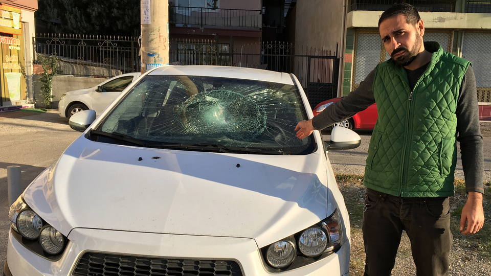 Servise bıraktığı otomobilini görünce neye uğradığını şaşırdı! "Plakasına baktım, bu benim arabam mı diye"