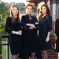 Karanlık adamların aydınlık kadınları!