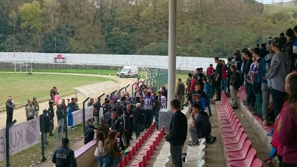 Amatör maçta saha karıştı!