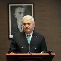 Başbakan Yıldırım: Türkiye, bütün varlığıyla depremzedelerin yanında