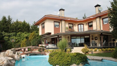 Dizide gördükleri bu evin peşine düştüler!