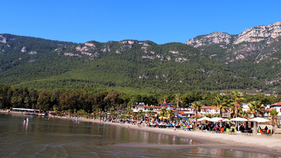 Yazı başka kışı başka güzel! Sonbaharda denizin keyfini çıkarıyorlar