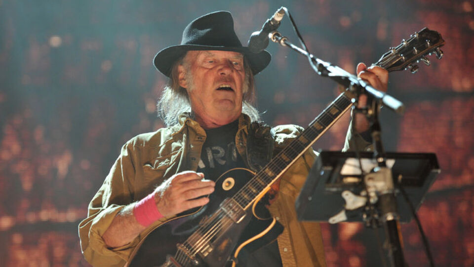 Neil Young'ın yeni teklisi Amerikalı dostuna sesleniyor: Zaten harikasın!