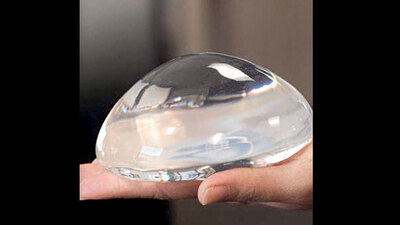 Meme silikonlarını çıkarıyorlar