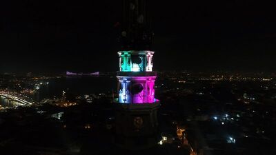 Beyazıt Kulesi gökkuşağı gibi