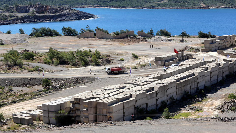 Betonu bu yıl temeli seneye