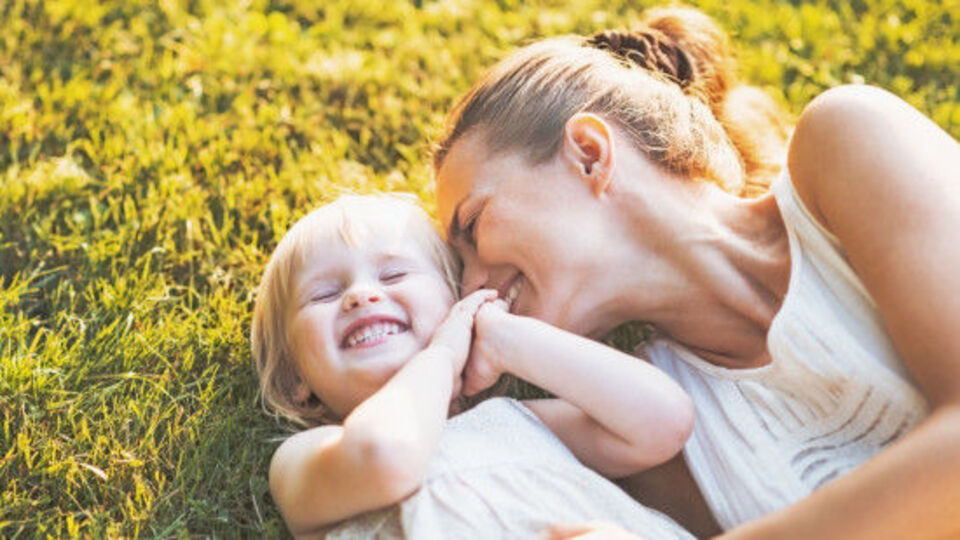 Çocukta sağlıklı gelişim annenin ilgisinden geçiyor