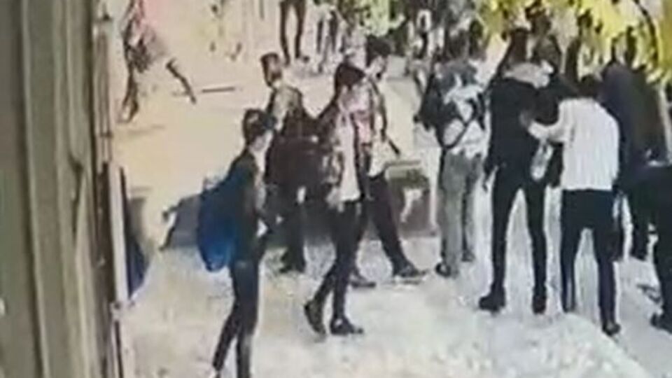 Yer: Avcılar... Lise öğrencileri sopalarla birbirine girdi