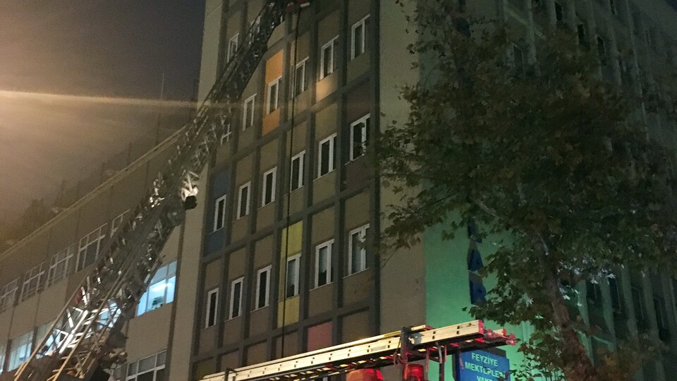 İstanbul'da özel okulda yangın çıktı