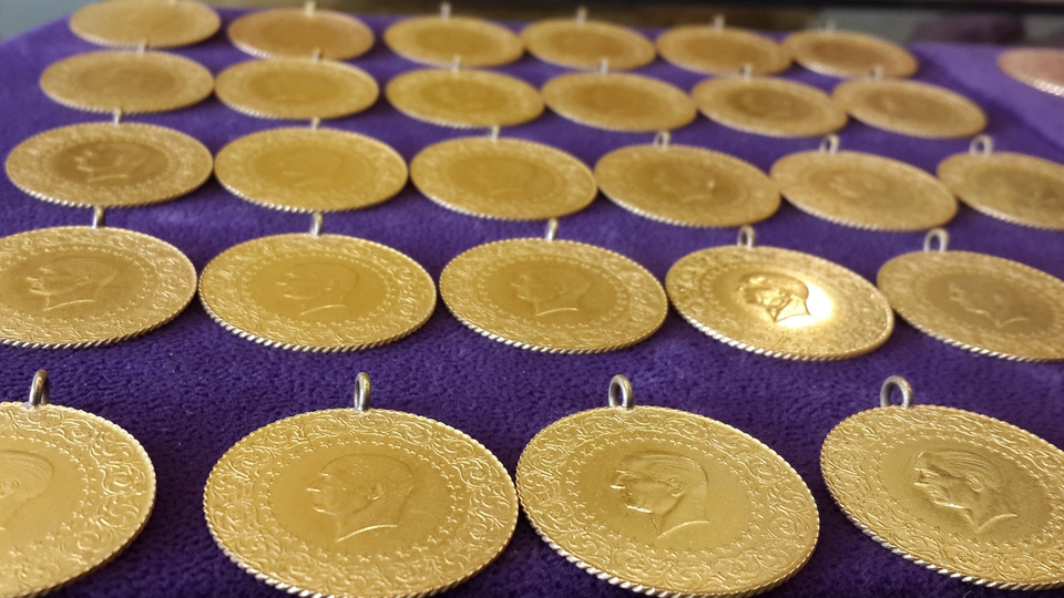 Darphane harıl harıl altın üretiyor