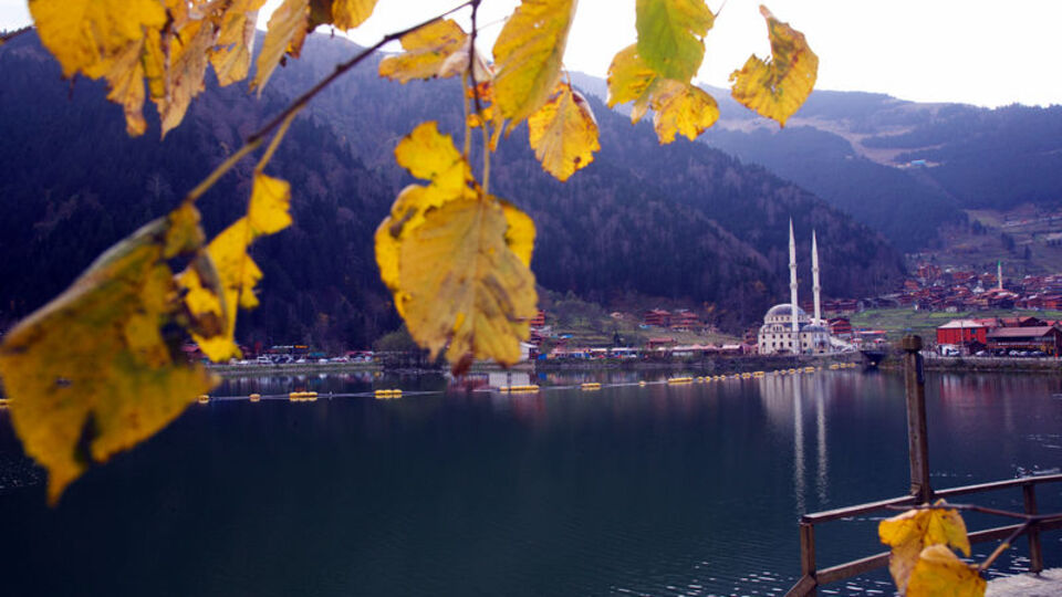 Sonbaharda Uzungöl tabloluk görüntüler oluşturdu!