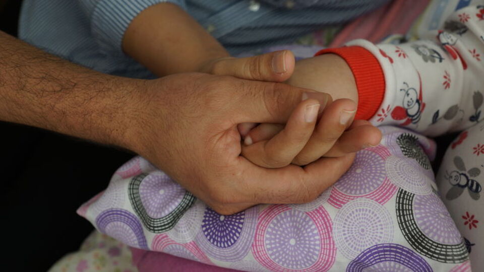 Eller Melek için kenetlendi!