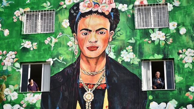 Mersin'de duvarlar Frida Kahlo ile renklendi