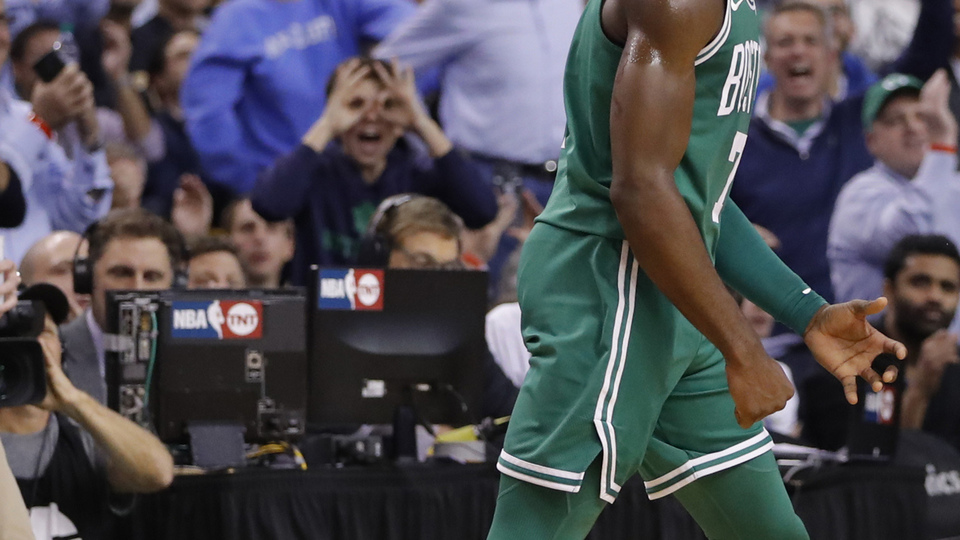 Arkadaşı öldü, son şampiyonu devirdi!