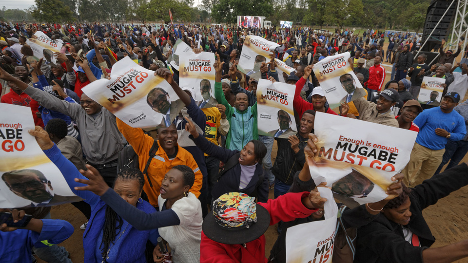 Zimbabve'de askeri müdahale destekçilerinden Mugabe'ye istifa çağrısı!