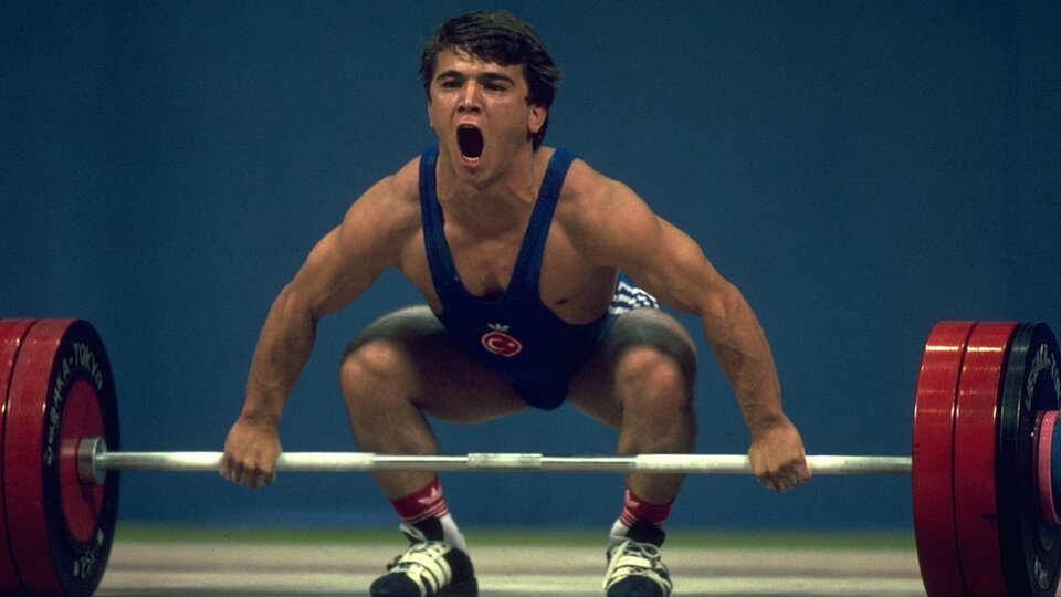 'Cep Herkülü' Naim Süleymanoğlu: Arkasında sayısız rekor bırakan 'Türk Süpermen'