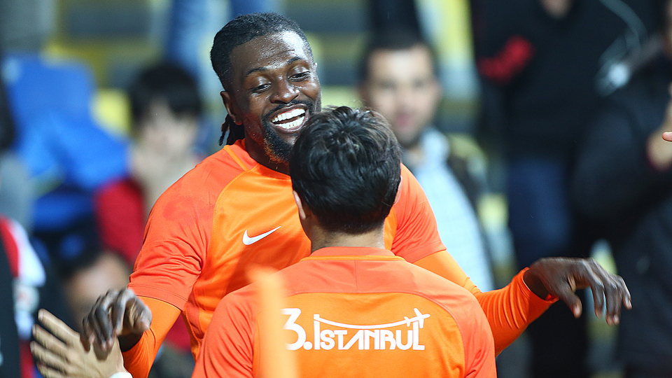 Adebayor'dan Galatasaray'a ikinci hat-trick!