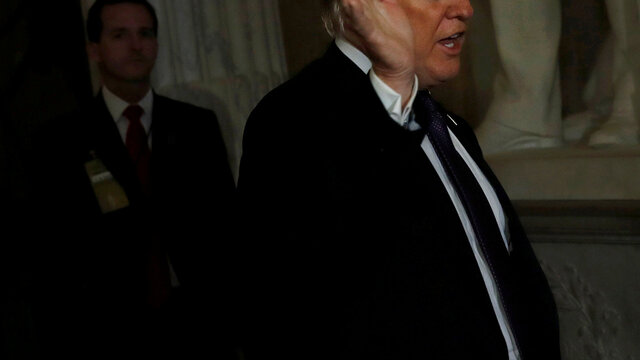 Trump, tepkiler üzerine kararını askıya aldı!