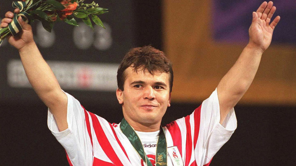 Naim Süleymanoğlu hayatını kaybetti