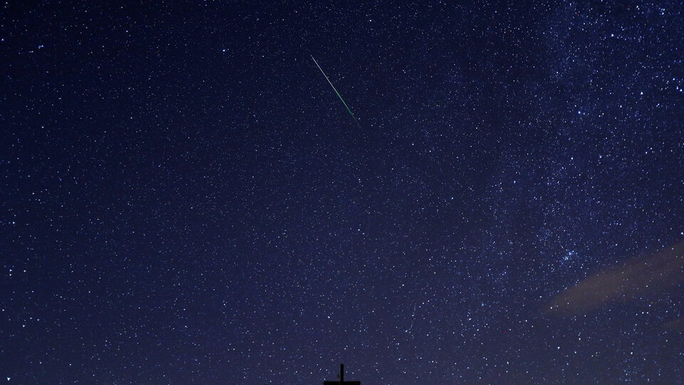 Dünyaya düşen meteor görüntülendi!