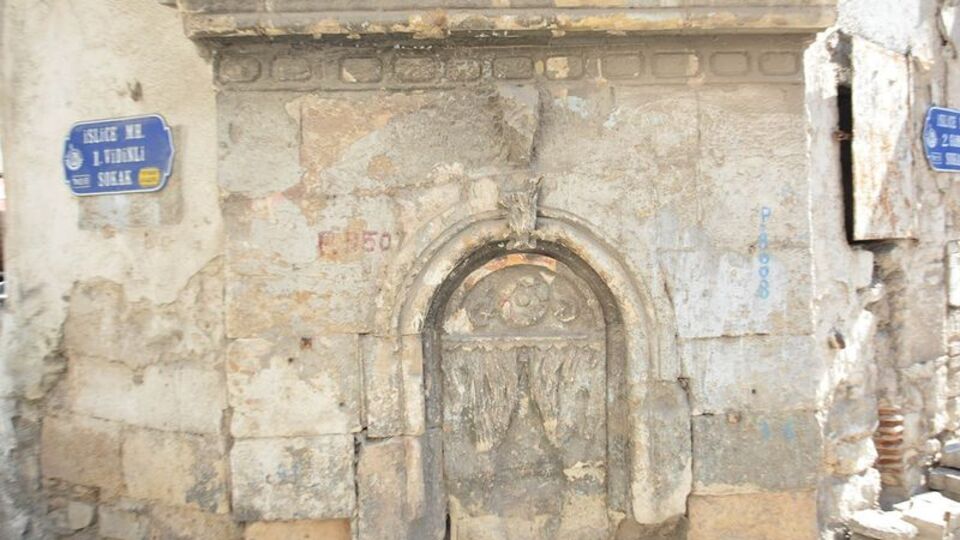 Tarihi çeşmelere varmaz olaydık!